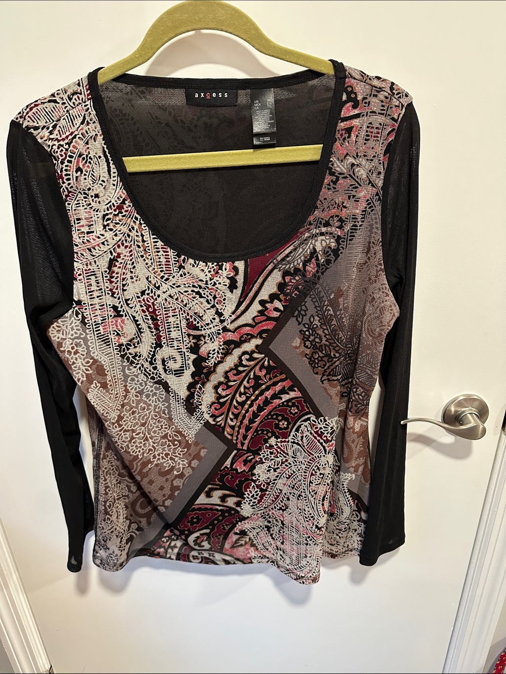 Axcess Black Long-Sleeve Scoop Neck Paisley Print Top